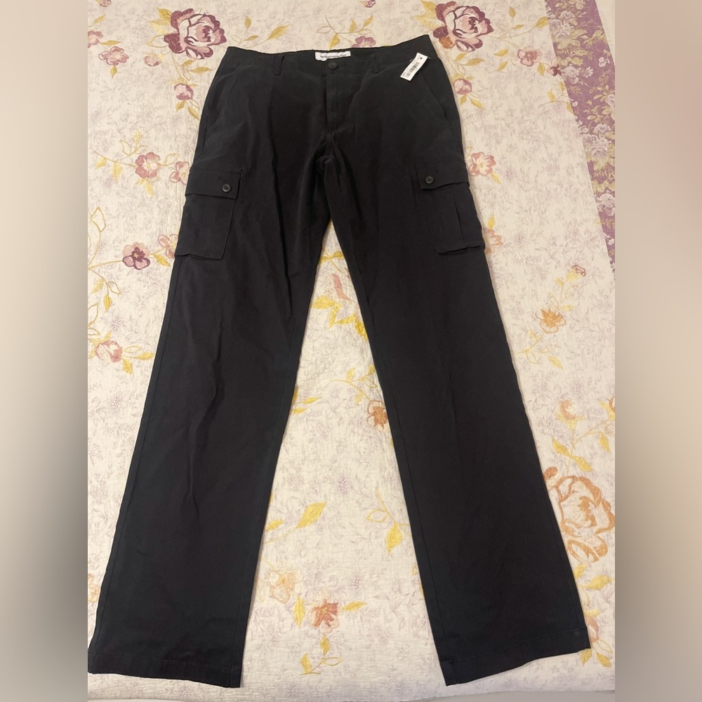 Amazon Essentials Black Cargo Pants, 30x34 (extra baggy) LEG OPENING: 8"